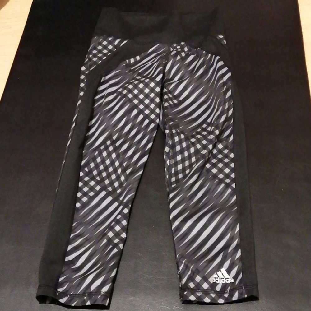 Adidas fitted capris